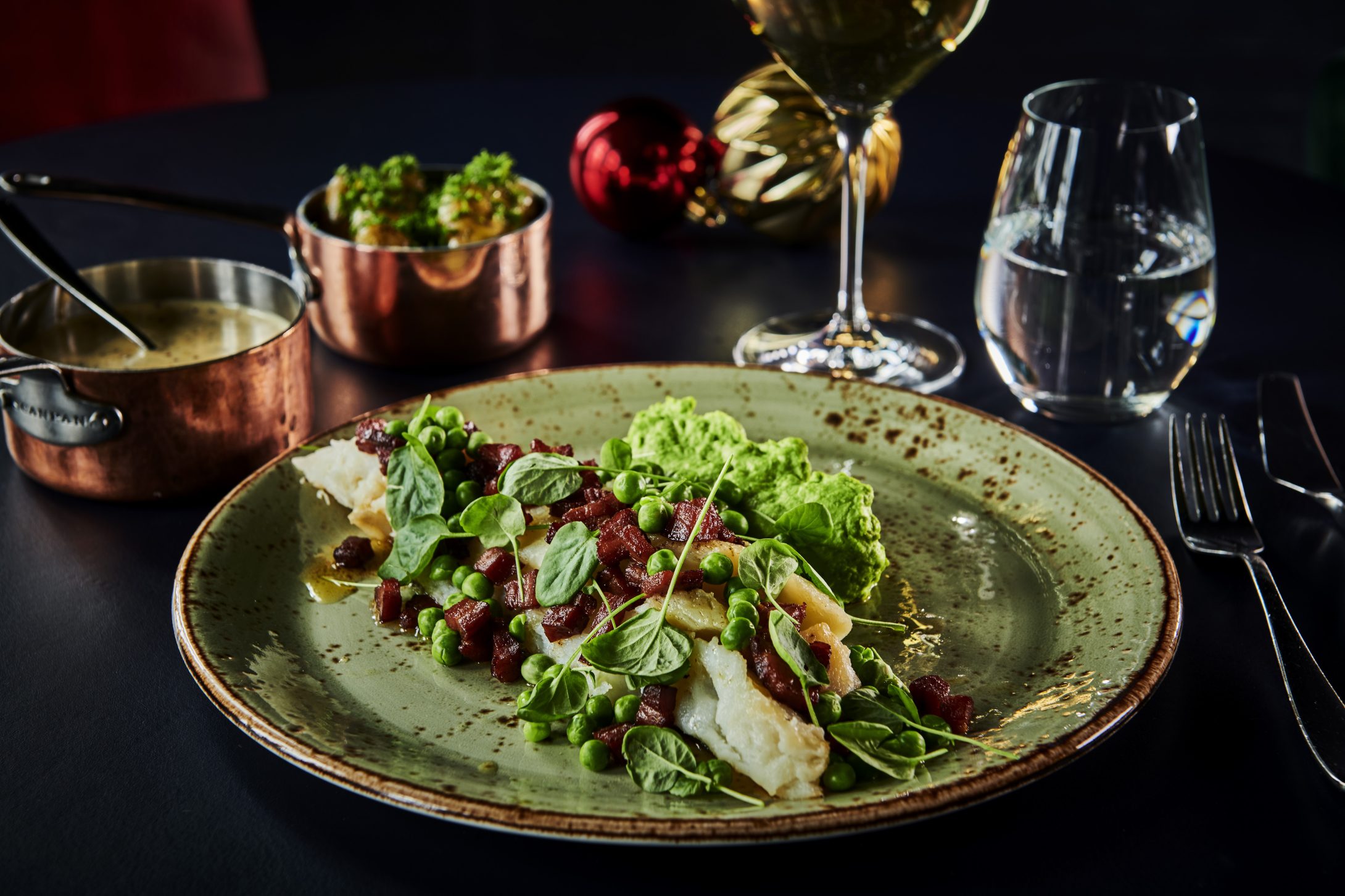 mat servert på fat hos restaurant NB Sørensen